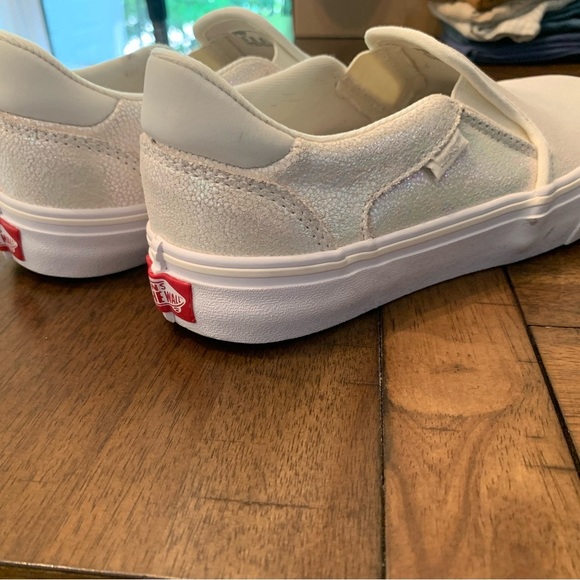 Vans - Picture 3 of 4